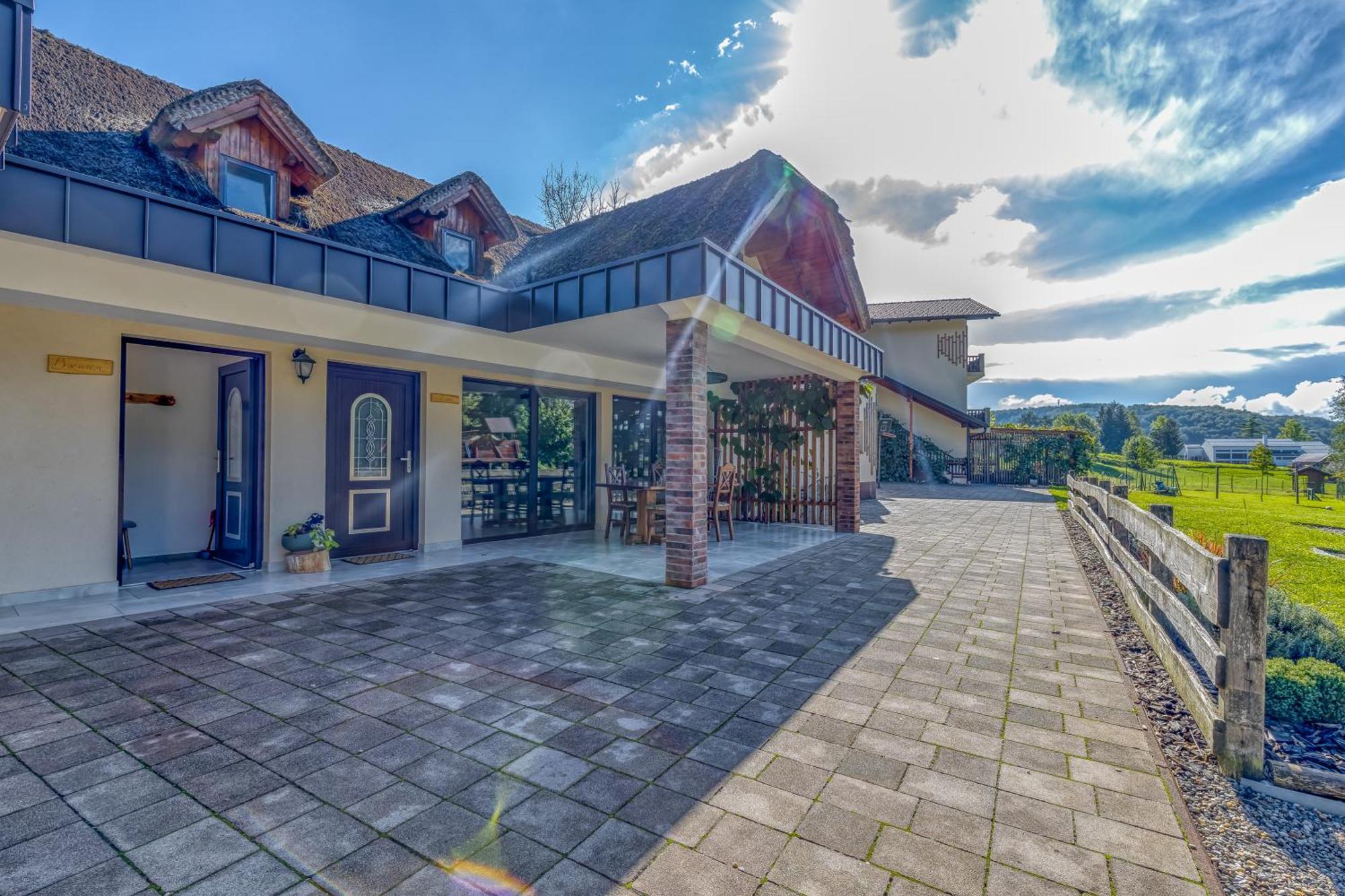 Bajsova Domacija Appartement Podčetrtek Buitenkant foto
